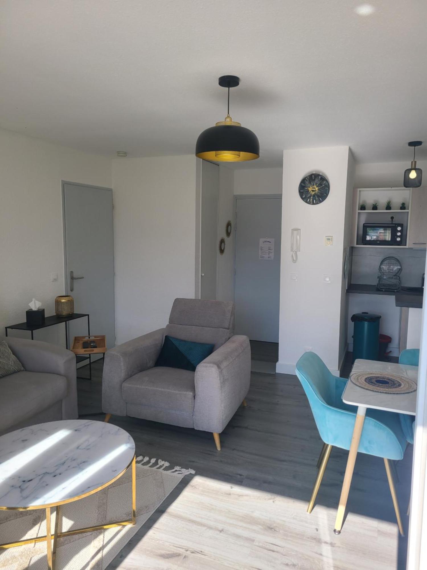 Joli T2 Proche Gare Avec Vue Apartment อานมาส ภายนอก รูปภาพ